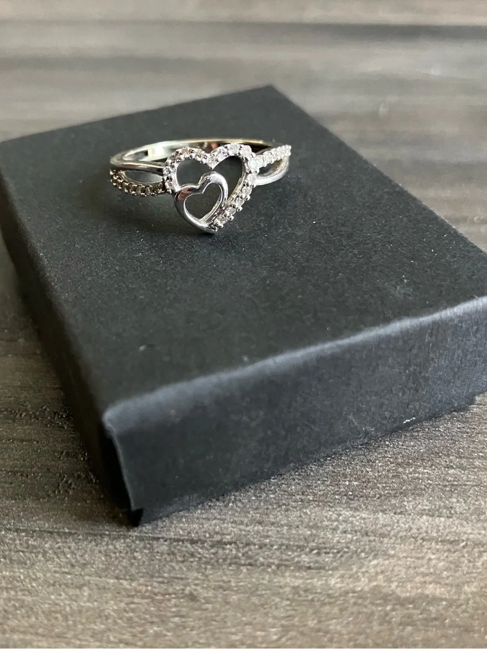 10K White Gold Heart Ring, Size 6.5 - Picture 6 of 12